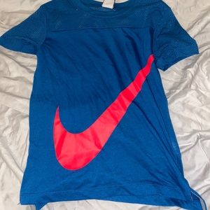 nike workout shirt